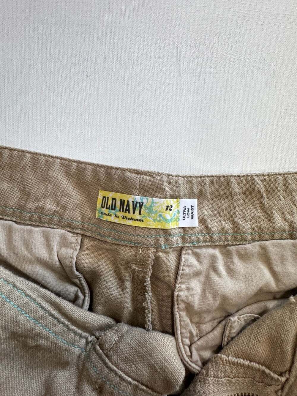 Old Navy Ultra Low Waist Khaki Linen Blend Utility Cargo Shorts - Picture 4 of 10